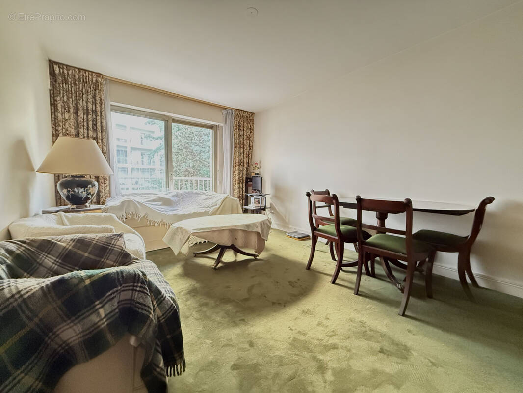 Appartement à PARIS-14E