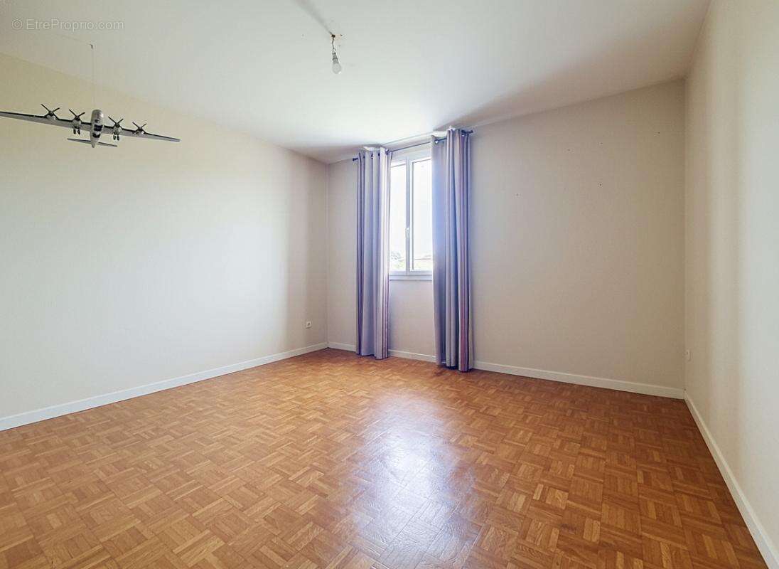 Maison - 3 Chambres - Buanderie - Garage - Sous-sol - Double Terrasse - Jardin - Au calme - photo 20