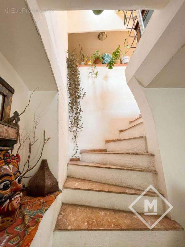 Appartement à MARSEILLE-4E