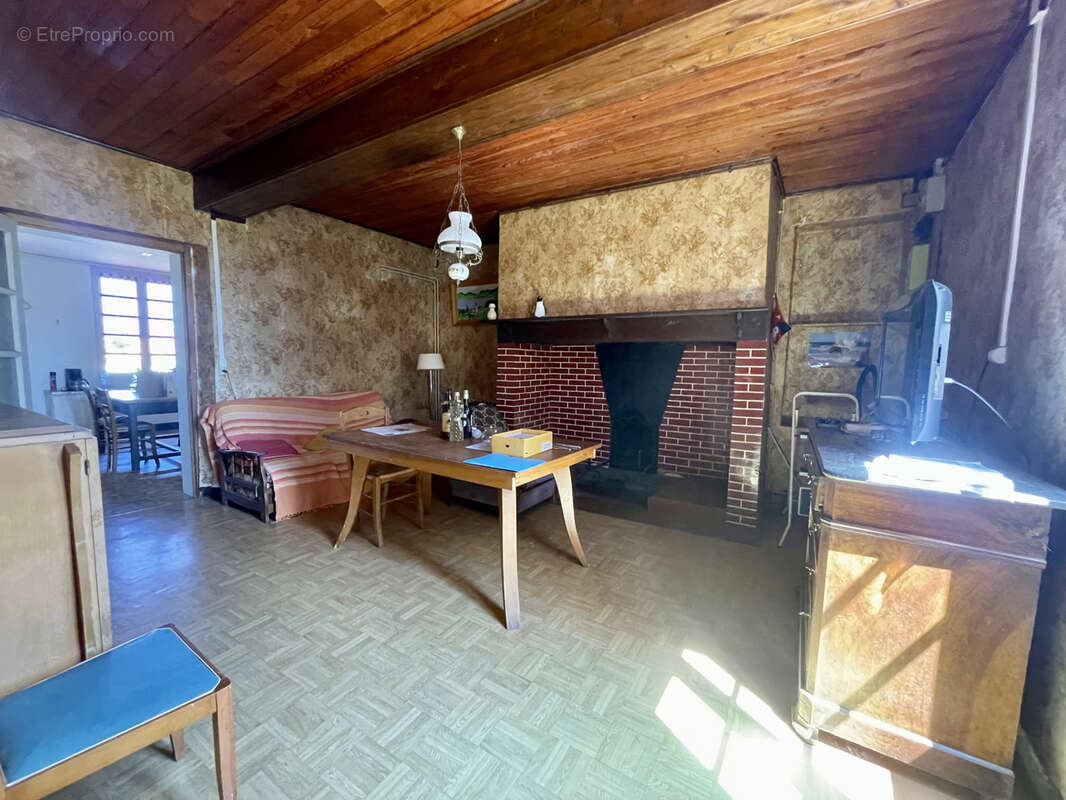 Maison ancienne, trois chambres, garage à rafraichir - photo 3