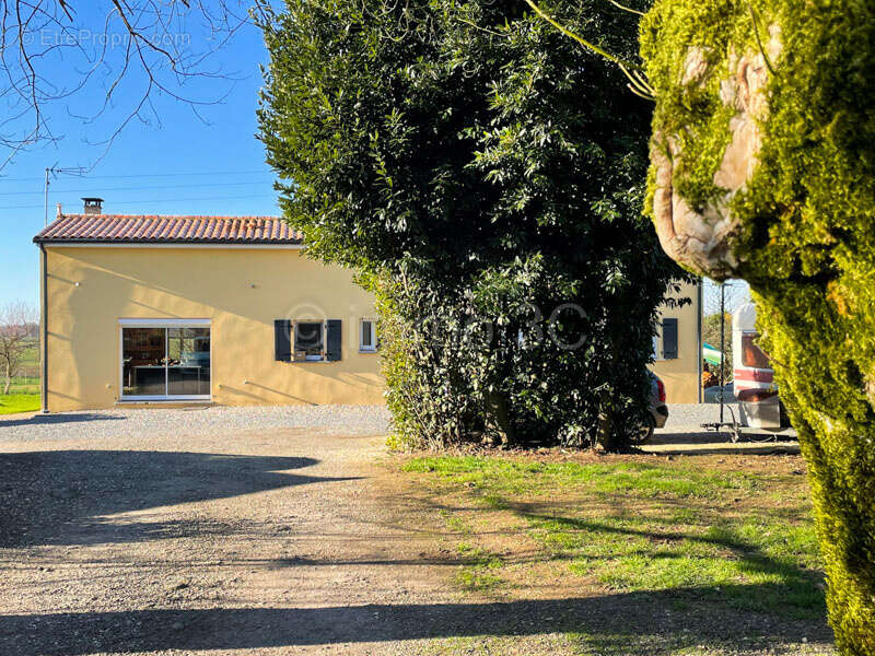 Maison à RUFFEC