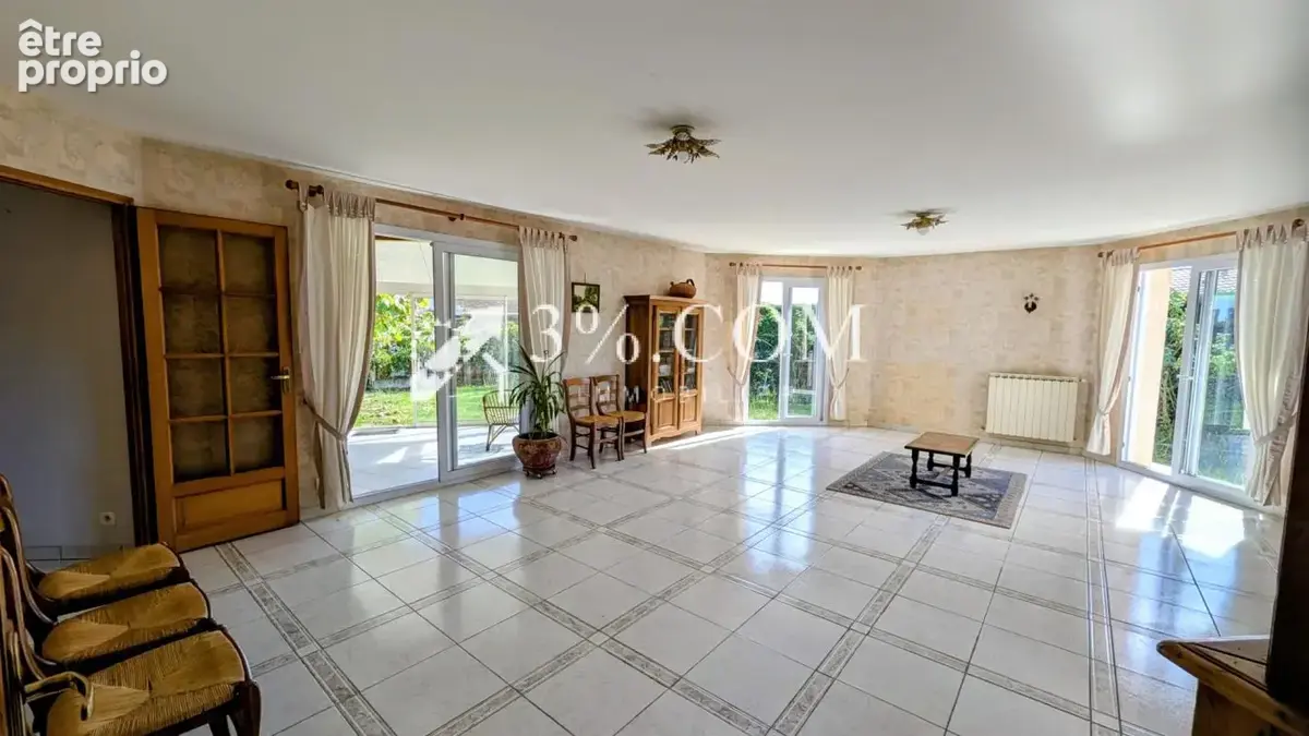 Maison de plain-pied avec 4 chambres, véranda et double gara - photo 10