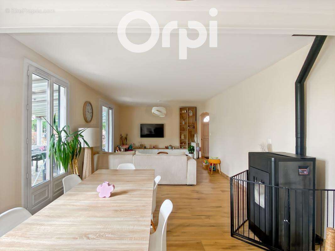 Maison à ESTREES-SAINT-DENIS