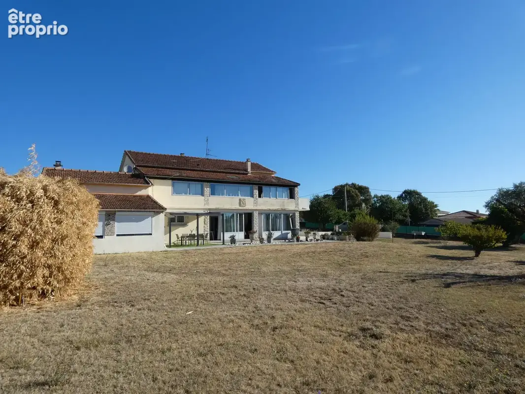Alès , propriété deux logements sur 2200 m2 constructibles - photo 6