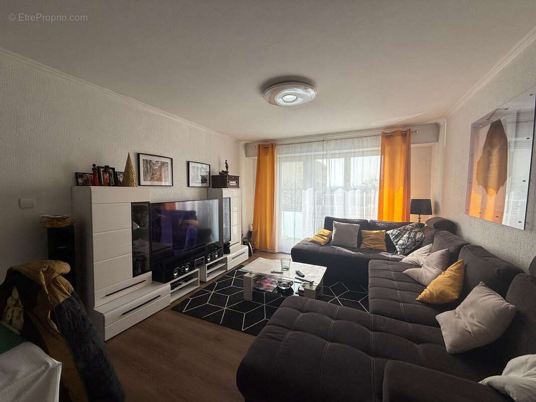 À vendre   F3 au dernier étage avec deux balcons   Saint-Louis, secteur central - photo 2