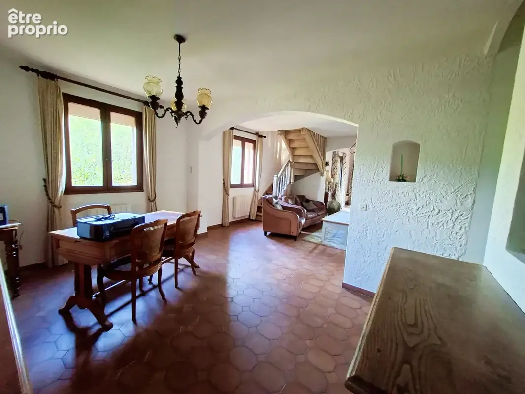 En vente à Solliès-Toucas : maison 6 pièces avec CABINET BARME - photo 3