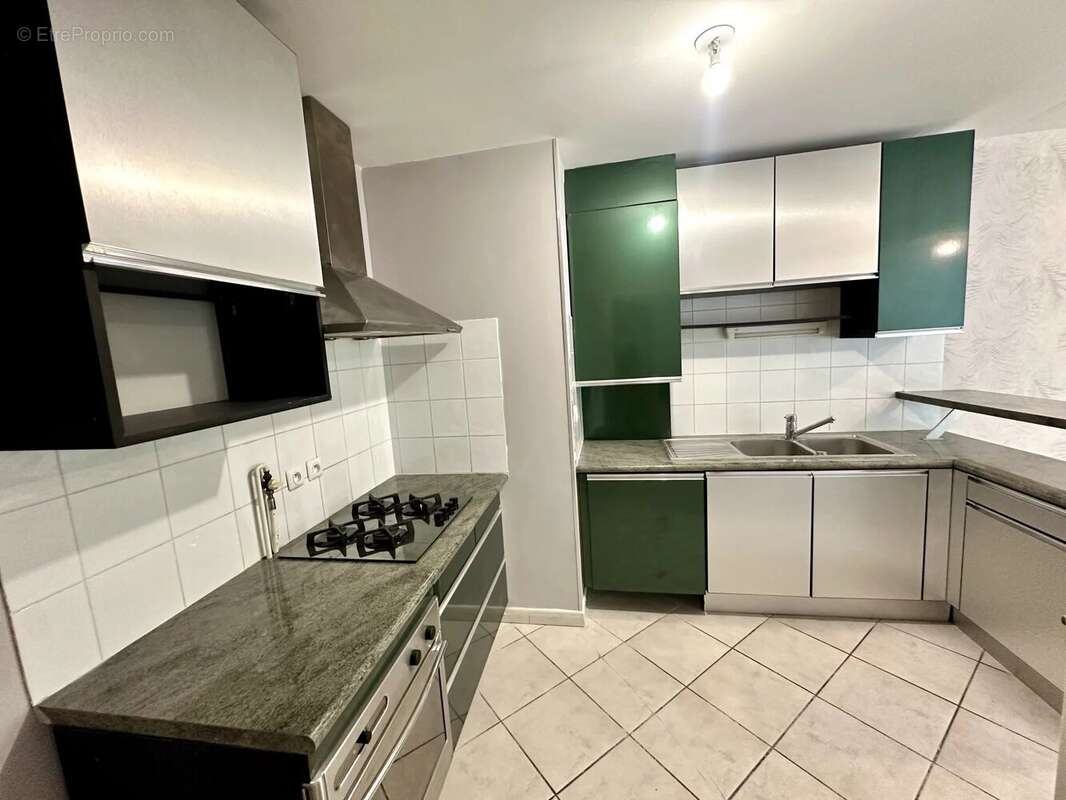 T4 lumineux de 87 m² avec balcon, ascenseur et garage en option – Secteur Gare - photo 5