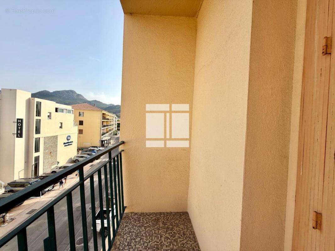 Appartement T4 de 86 m² à vendre – Centre de Calvi - photo 17