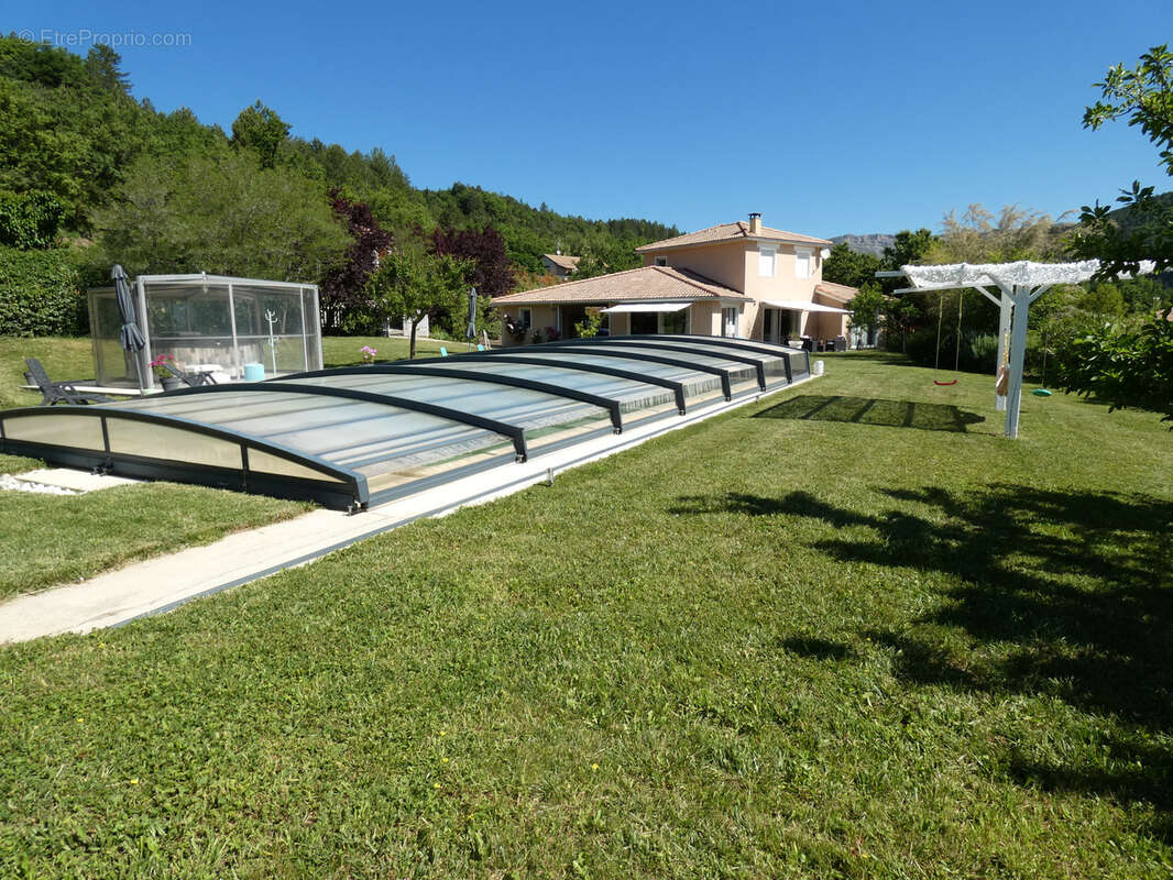 Maison à LARAGNE-MONTEGLIN