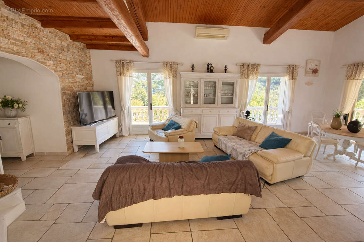 Maison à SOLLIES-TOUCAS