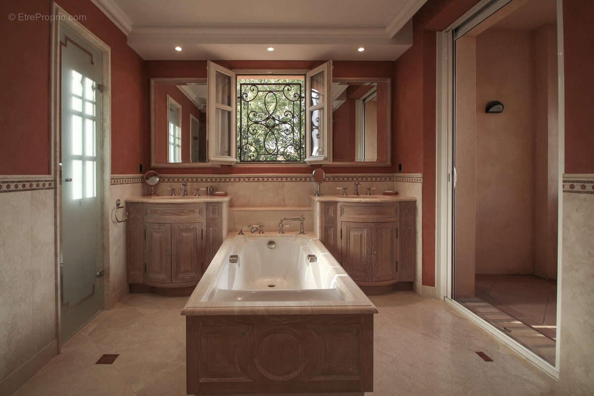 Maison à TOURRETTES