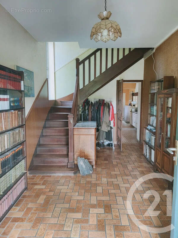 Maison 214 m² à La Chapelle-Montlinard  - photo 2