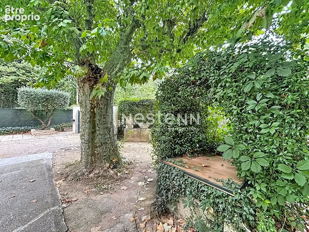 LE THOLONET - Maison de 189 m2 avec T3 indépendant et piscine. - photo 4