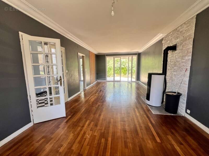 Grande Maison 140 m² – HYPER CENTRE– Jardin, garage, dépendance - photo 2