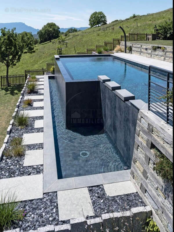 Terrain à SAINT-CIERGE-LA-SERRE