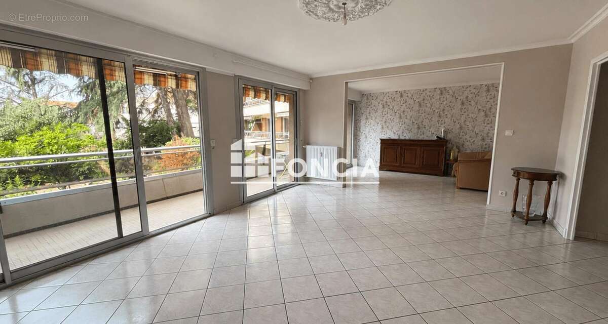 À vendre – Superbe T3 de 72 m² avec garage et vue imprenable – Résidence du IV Septembre à Agen - photo 2