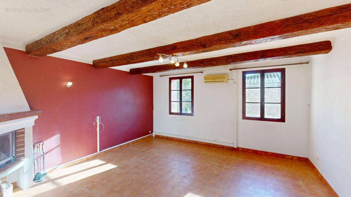 Maison à LE MUY