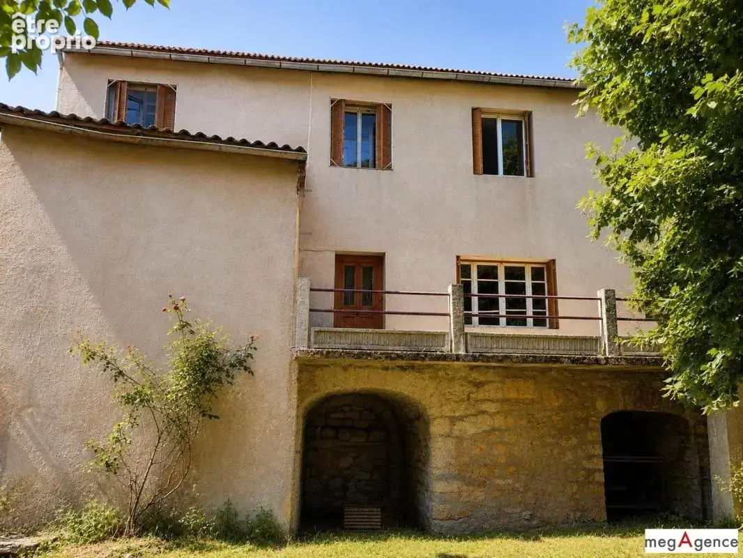 Mas-St-Chély – Maison 10 pièces avec jardin - photo 5