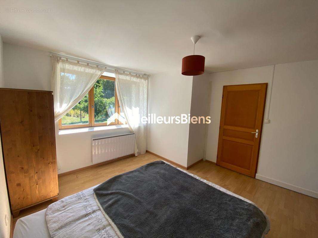 Maison à MONTJAVOULT