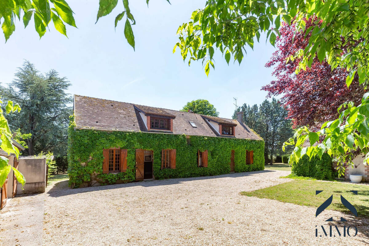 Maison à EGREVILLE