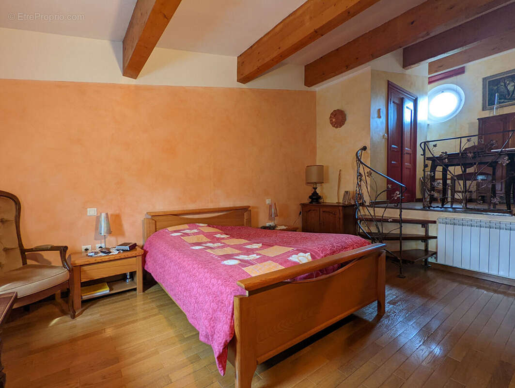Appartement à SALERNES