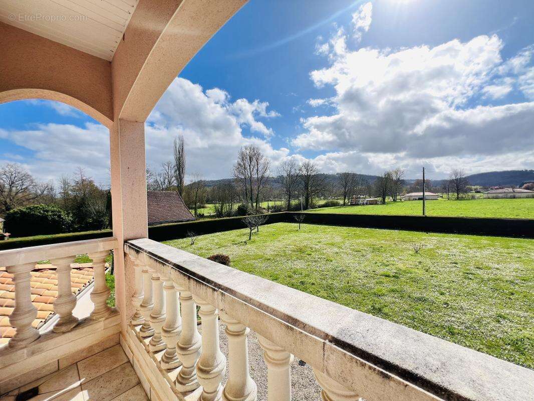 Maison à TERRASSON-LAVILLEDIEU