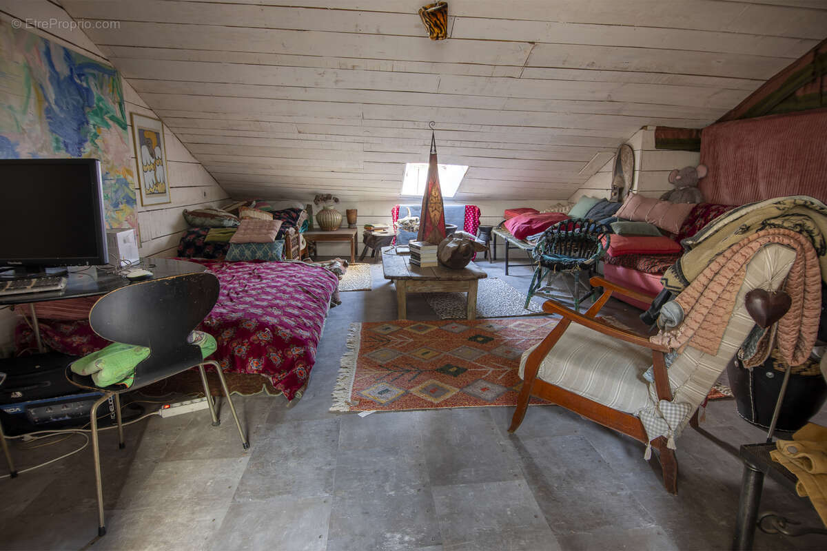 Immeuble en plein cœur de Brantome en Périgord, 8 pièces, 4 chambres et une terrasse à l’étage d’environ 50 m2 - photo 9