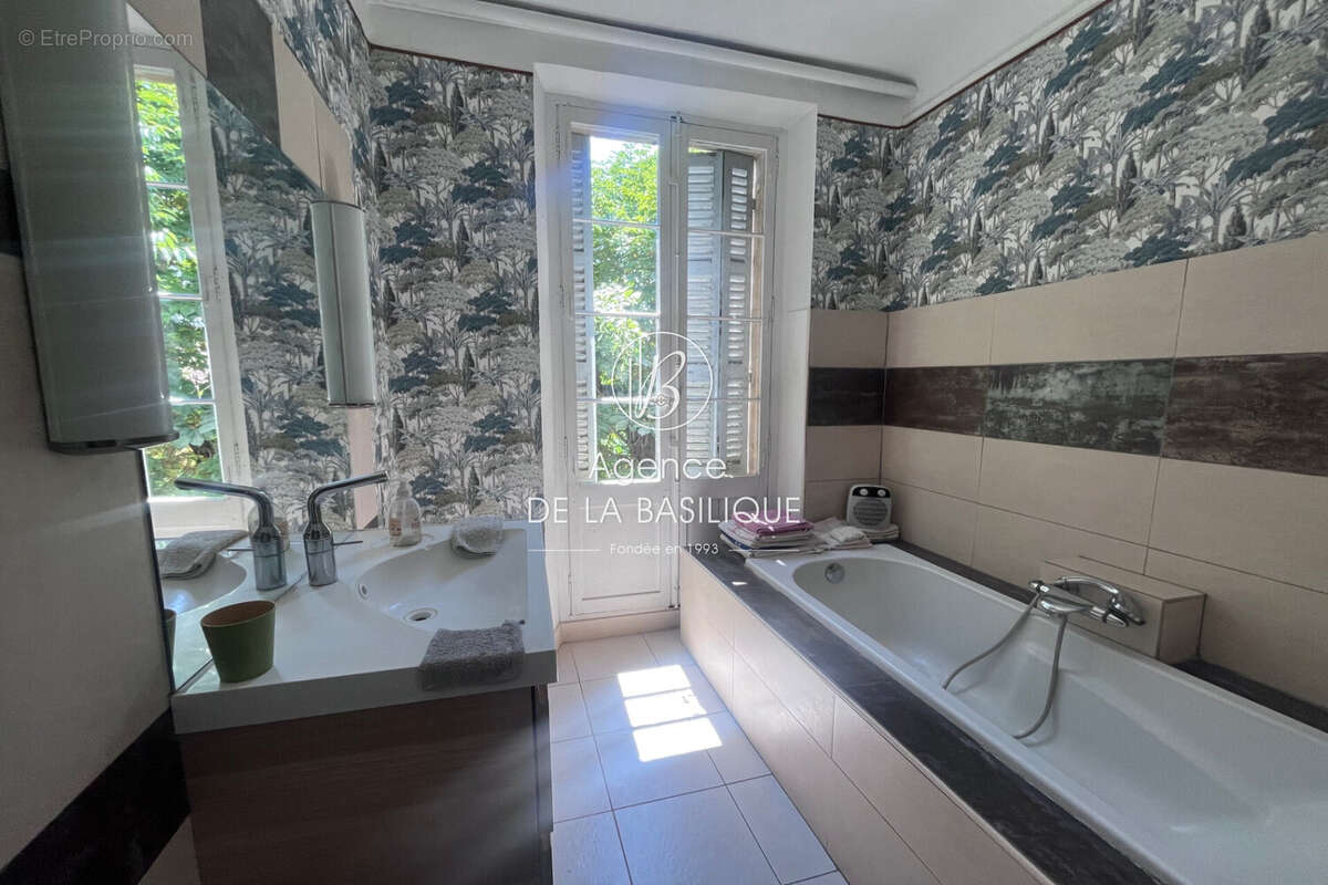 Maison 173 m² à Saint-Maximin-La-Sainte-Baume  - photo 9