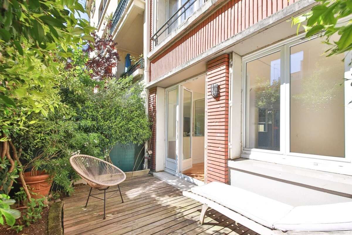 Appartement à PARIS-16E