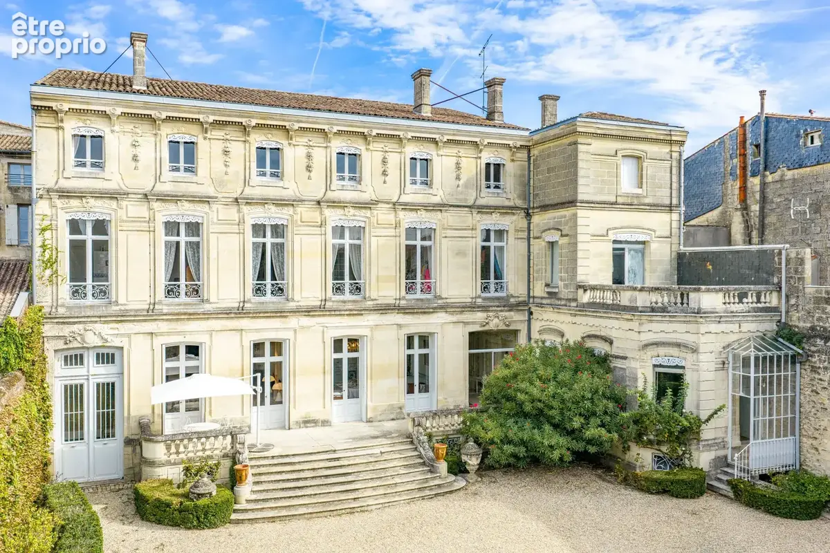 Un remarquable hôtel particulier au cœur de Libourne - photo 1