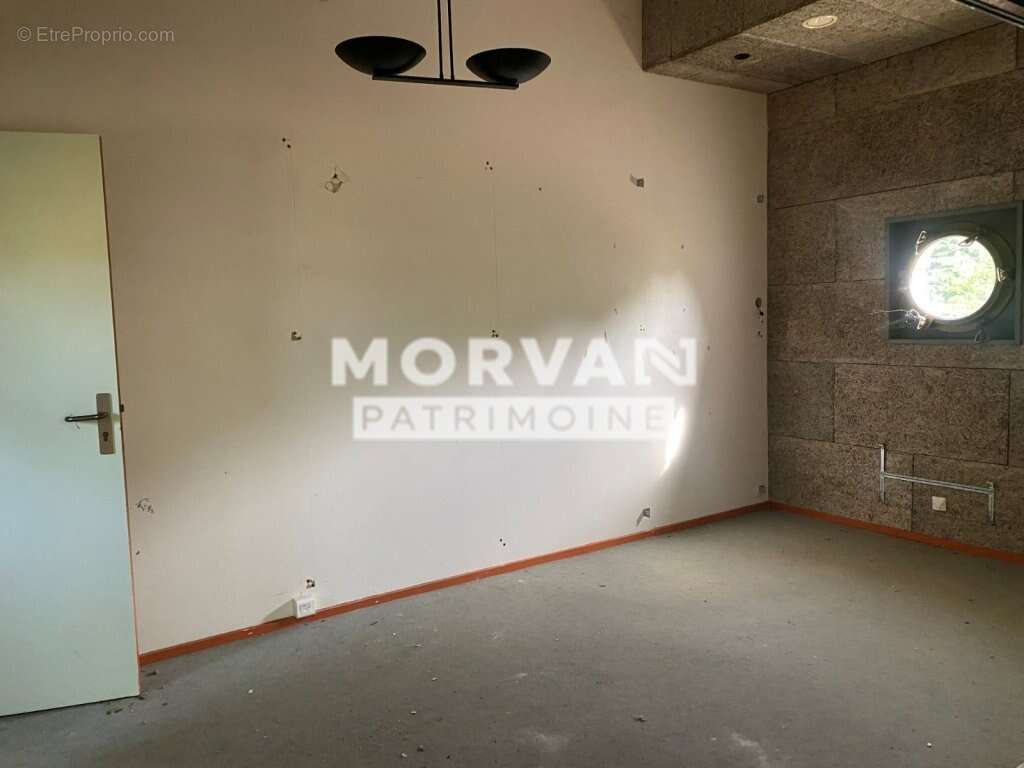 Maison du bazois - batiment sur 2 niveaux 294 m2 - parking et terrain 4017 m2 - photo 7