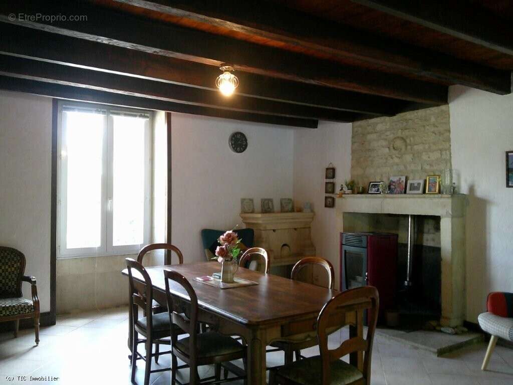 Maison à CHEF-BOUTONNE