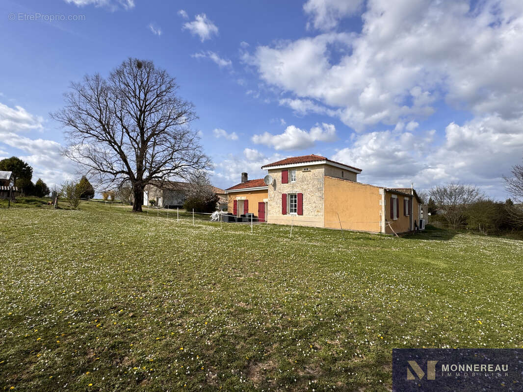 Maison à BAIGNES-SAINTE-RADEGONDE