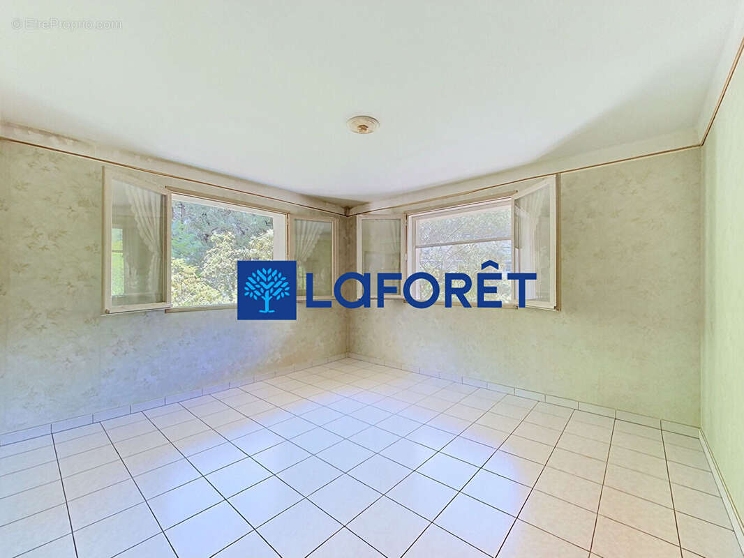 Villa 7 pièces - deux appartements - Terrain 753 m² à La Garde - photo 10
