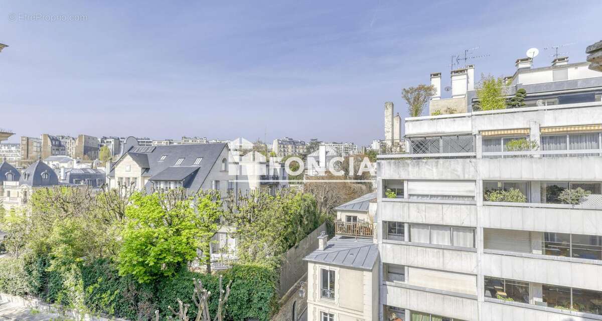Appartement à PARIS-16E