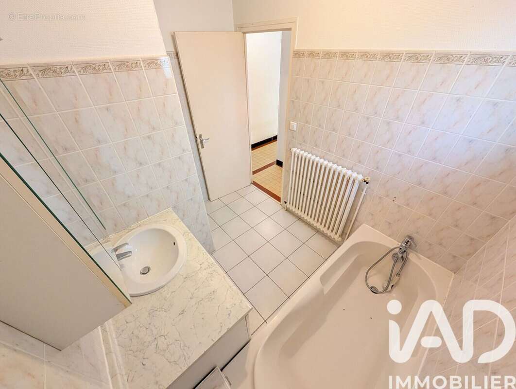 Maison 136 m² à Civaux  - photo 6