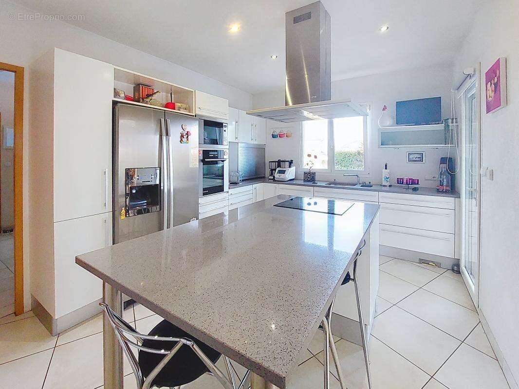 Maison à SAINT-BONNET-DE-MURE