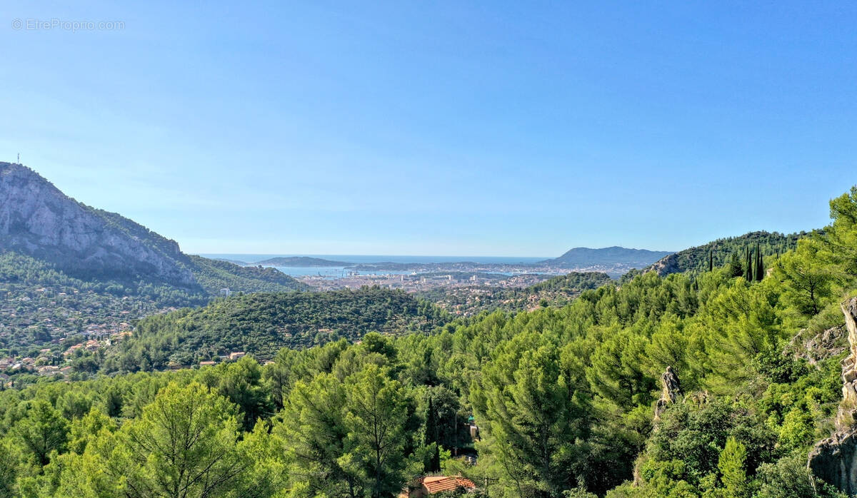 Maison à LE REVEST-LES-EAUX