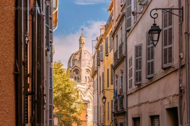 Appartement à MARSEILLE-2E