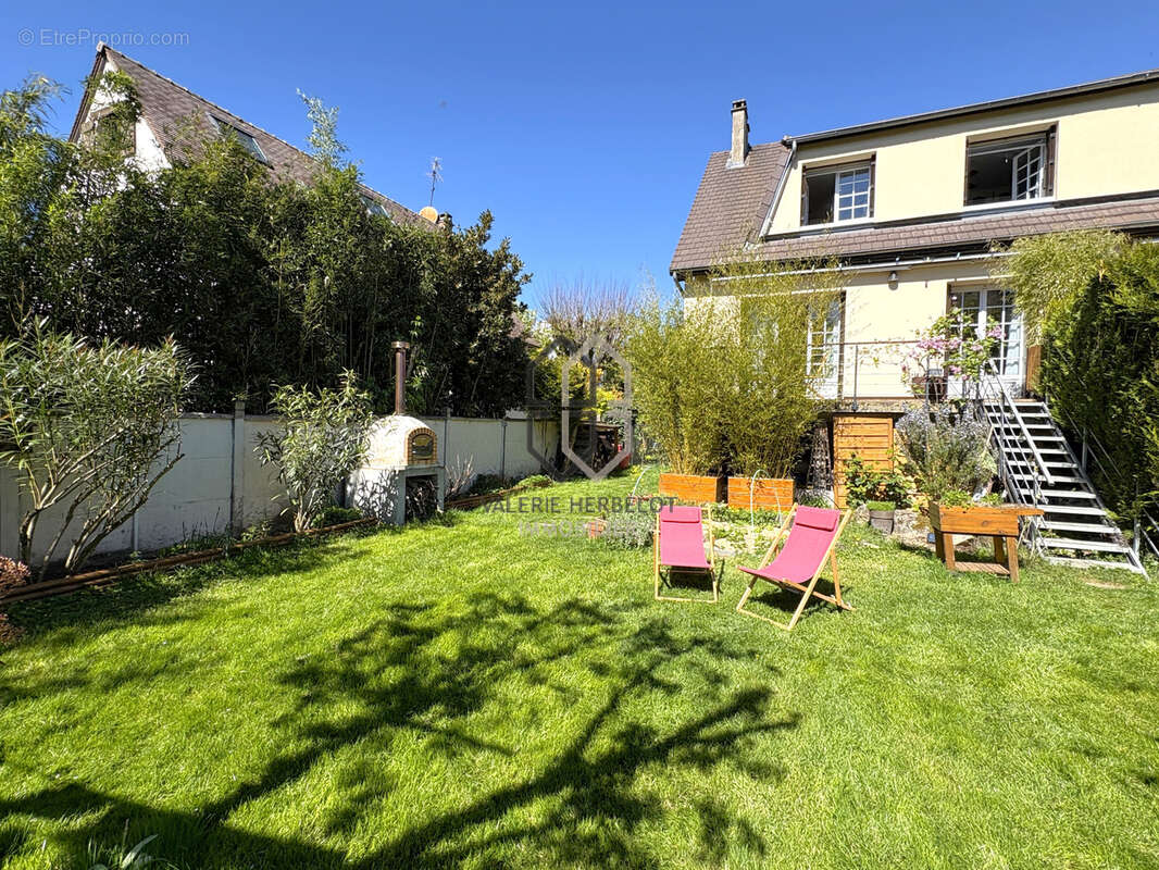 Maison à CHENNEVIERES-SUR-MARNE