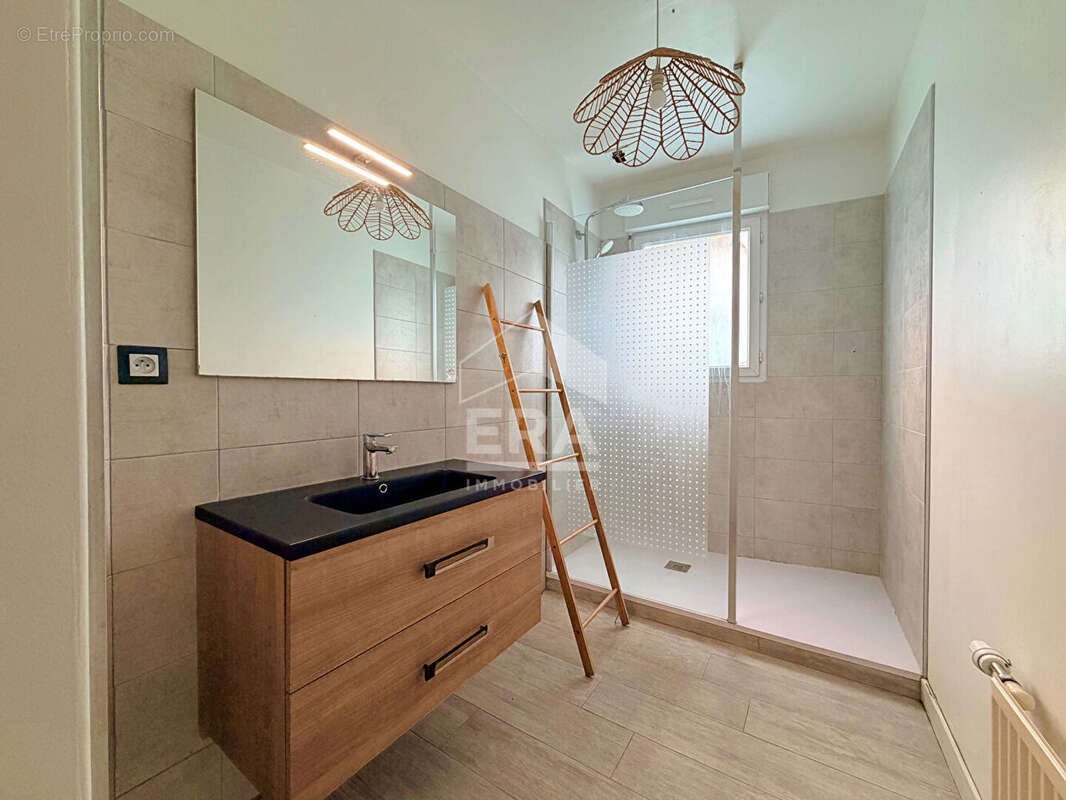 Appartement à ROULLET-SAINT-ESTEPHE