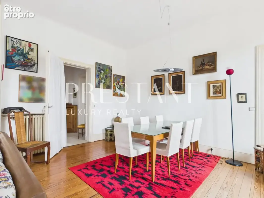 Grand appartement au premier étage dans maison de maître - photo 2