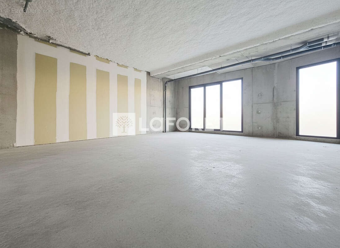 Local commercial ou professionnel 62 m² - AVRILLE - photo 4