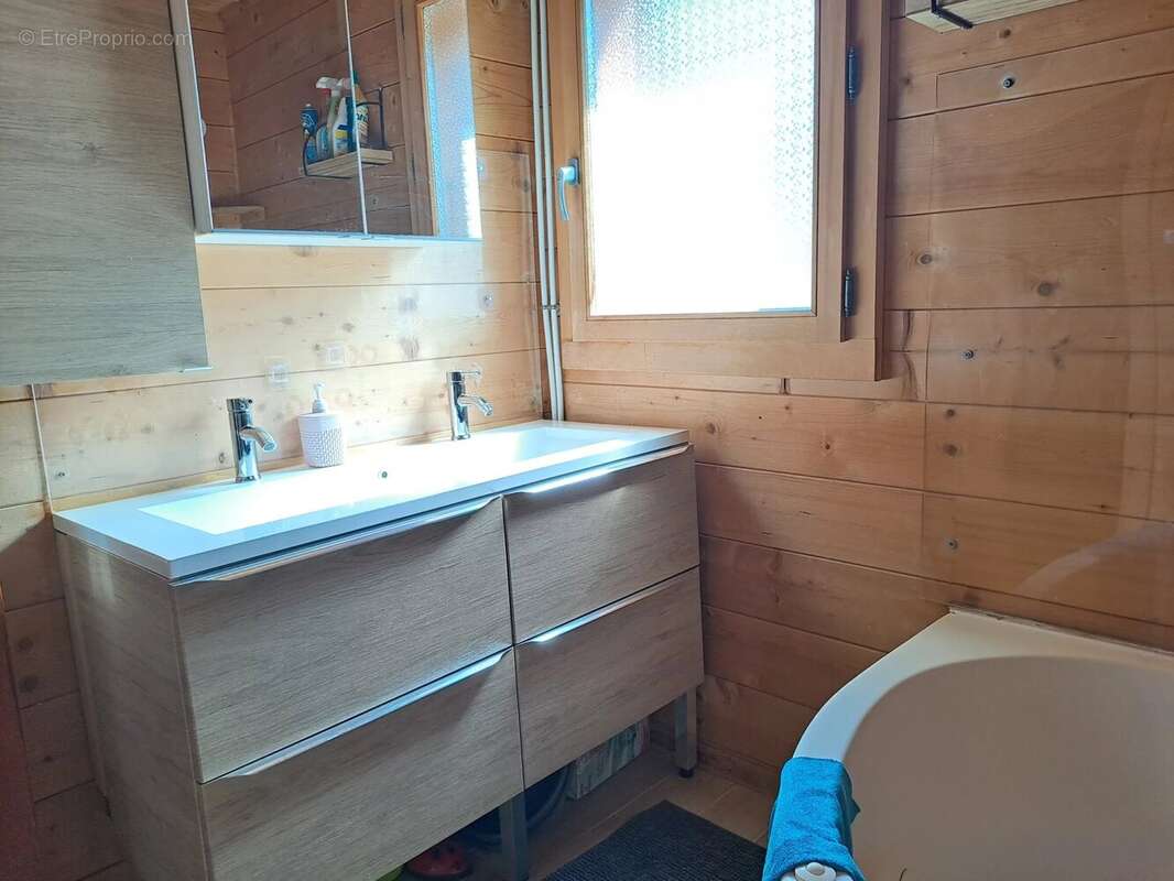 PREMANON : Chalet avec 2 logements et grand garge - photo 10