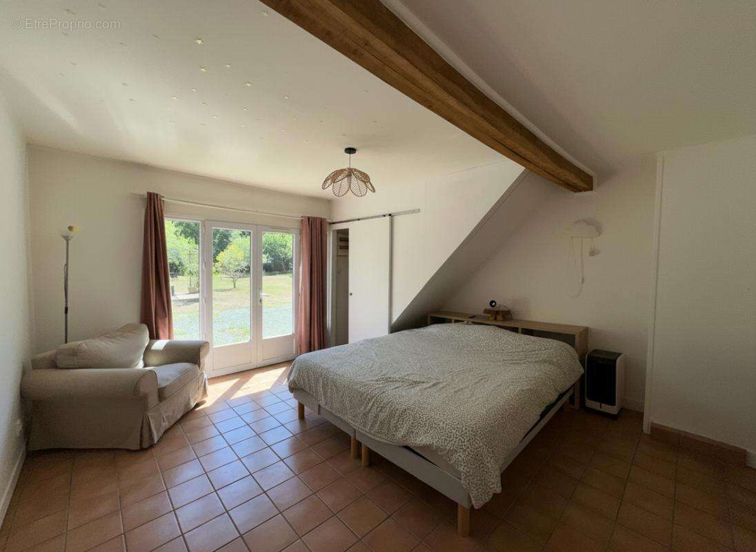 Maison 115 m² à Saint-Paul-La-Roche  - photo 7