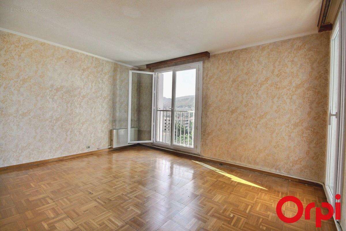 Appartement à MARSEILLE-11E