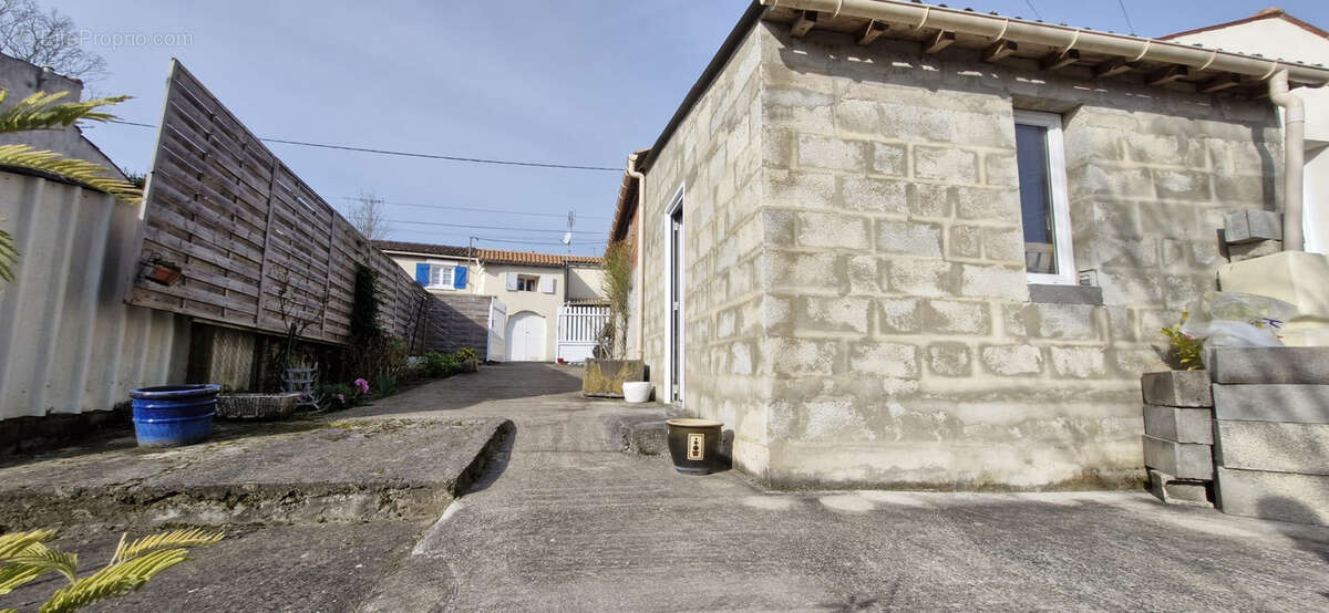 Maison à MORTAGNE-SUR-GIRONDE