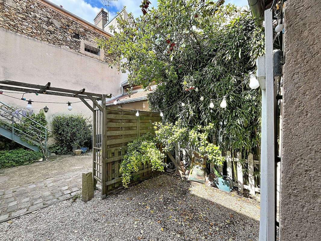 Appartement à NEAUPHLE-LE-CHATEAU