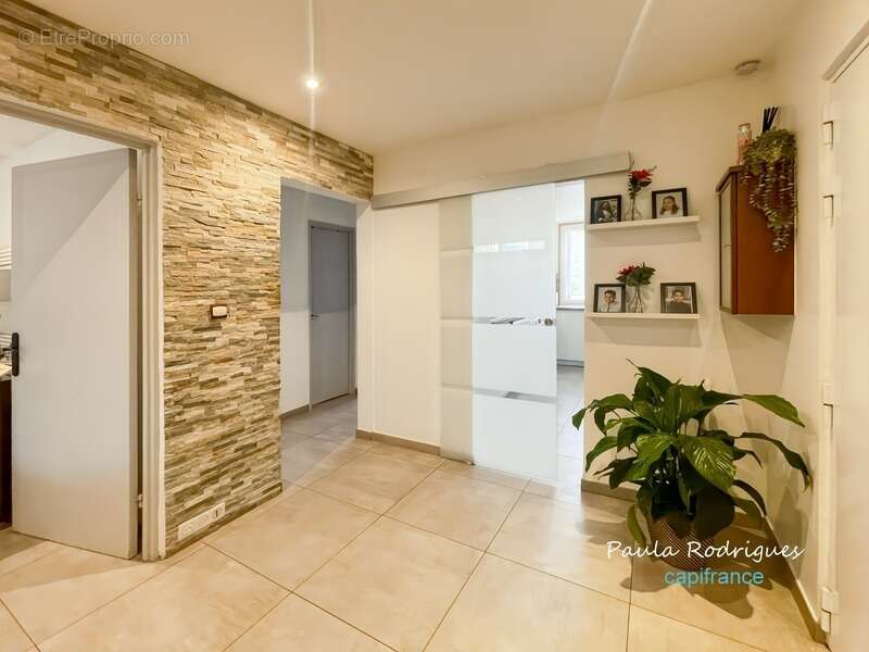 Appartement à LES CLAYES-SOUS-BOIS