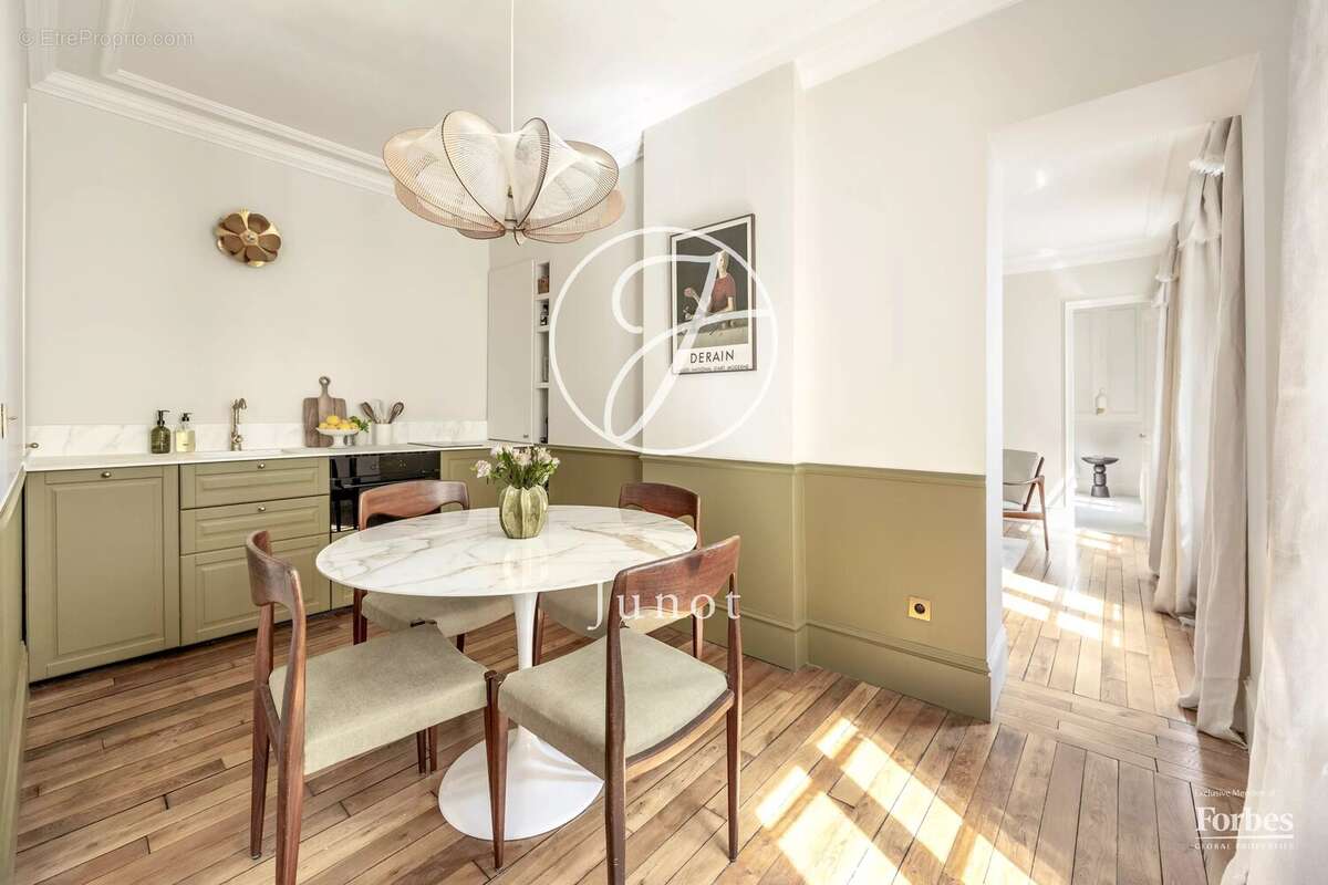Appartement à PARIS-7E
